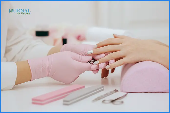 4 Best Moisturizing Gloves With Tips To Use