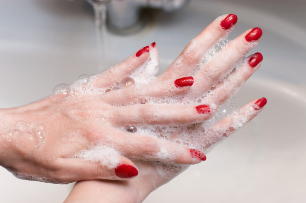 How to shower with acrylic nails